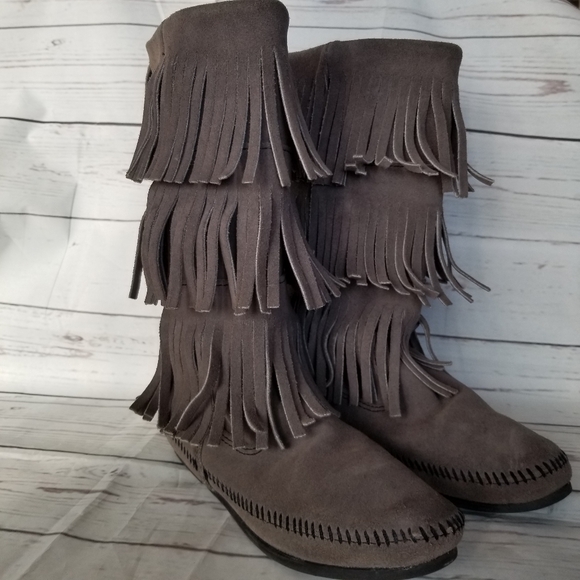 Minnetonka Gray Moccasin 3-Layer Fringe Boot Sz 8 high - Picture 2 of 7